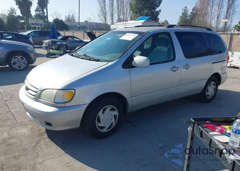 2002 Toyota Sienna Le z USA, uszkodzony, nr VIN 4T3ZF13C42U453795